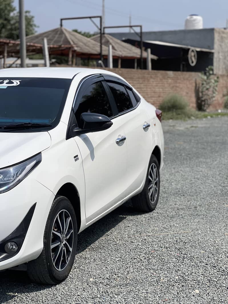 Toyota Yaris 21 model full option read add 1