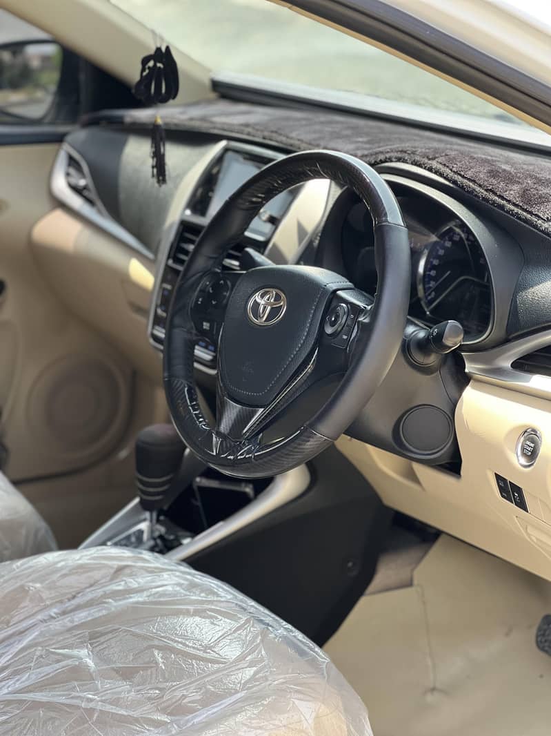 Toyota Yaris 21 model full option read add 4