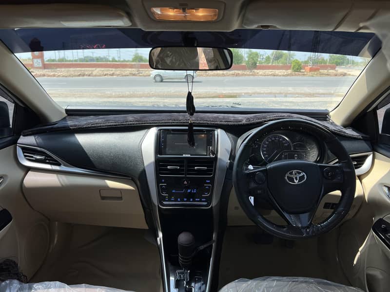 Toyota Yaris 21 model full option read add 6