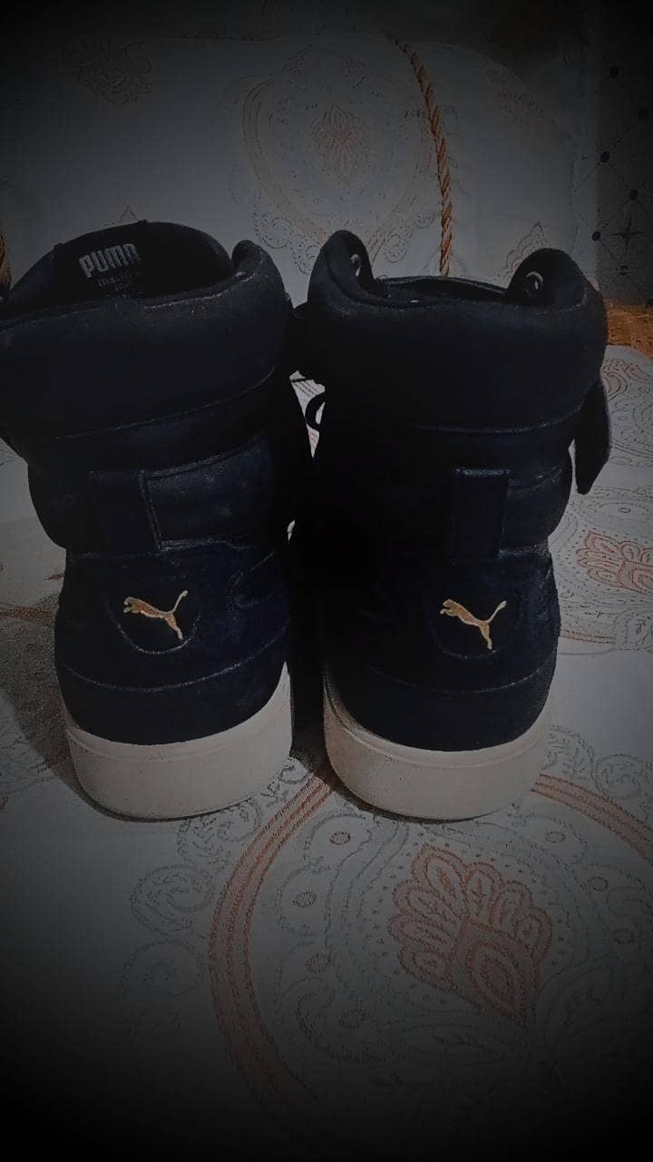 High top sneackers in best condition 3