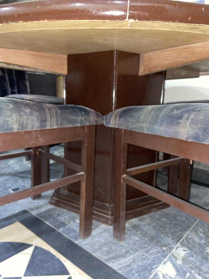 Round Dining Table 0