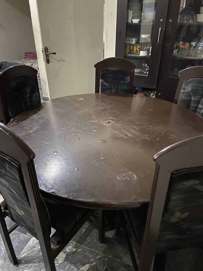 Round Dining Table 1