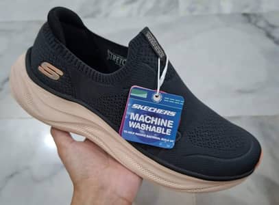 Brand New Original Skechers Womens Sports Shoes - Size 39 - With Box