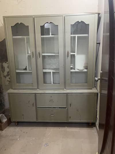 Wooden showcase for dinner sets