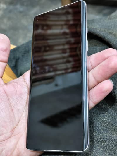 ONEPLUS 8 - 8/128 ( PUBG 90 Fps )