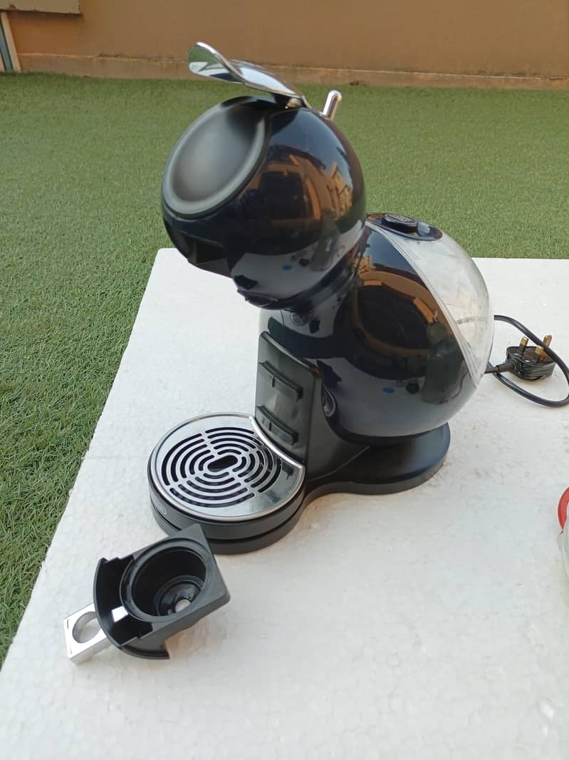 Delonghi Coffee machine 8