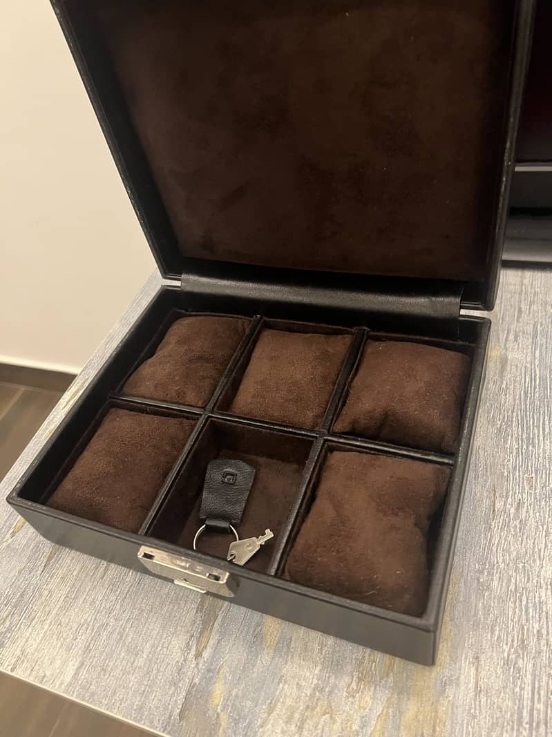 JAFFERJEES Leather box with lock 2