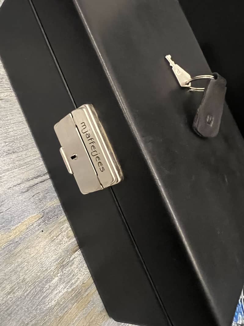 JAFFERJEES Leather box with lock 3