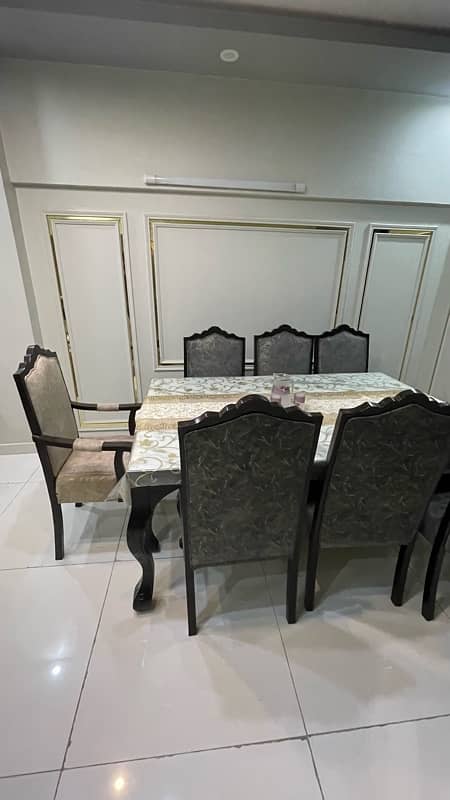 Dining table 0