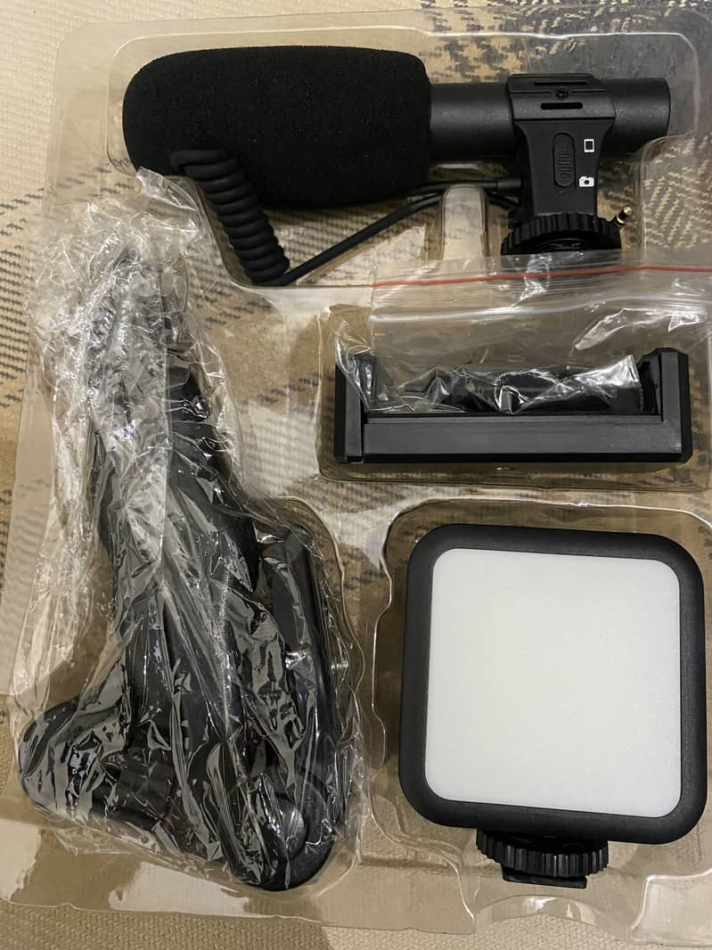 Vlogging Kit Stand Light Mic 1