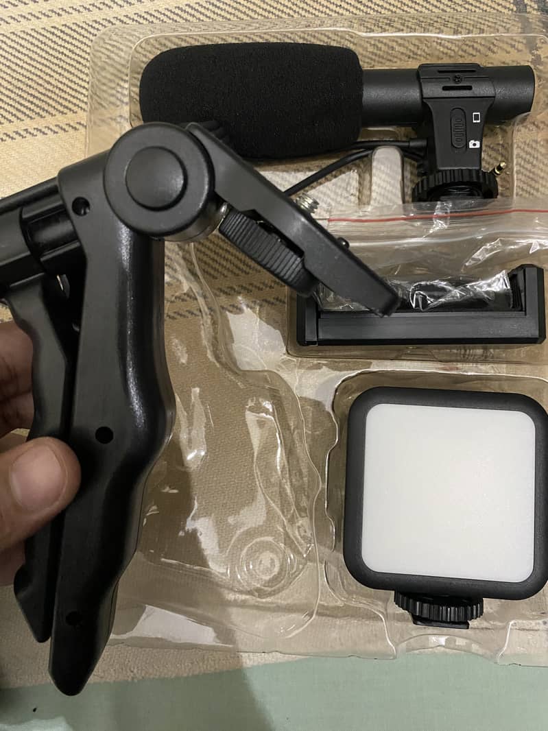 Vlogging Kit Stand Light Mic 2