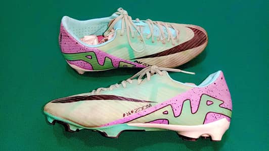 Football shoes original Nike airzom adidas predator puma feature