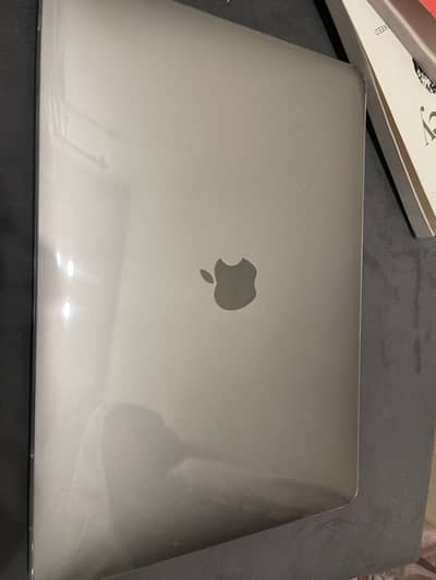 Macbook Air 2020 i5 16gb ram /256gb storage 10/10 condition