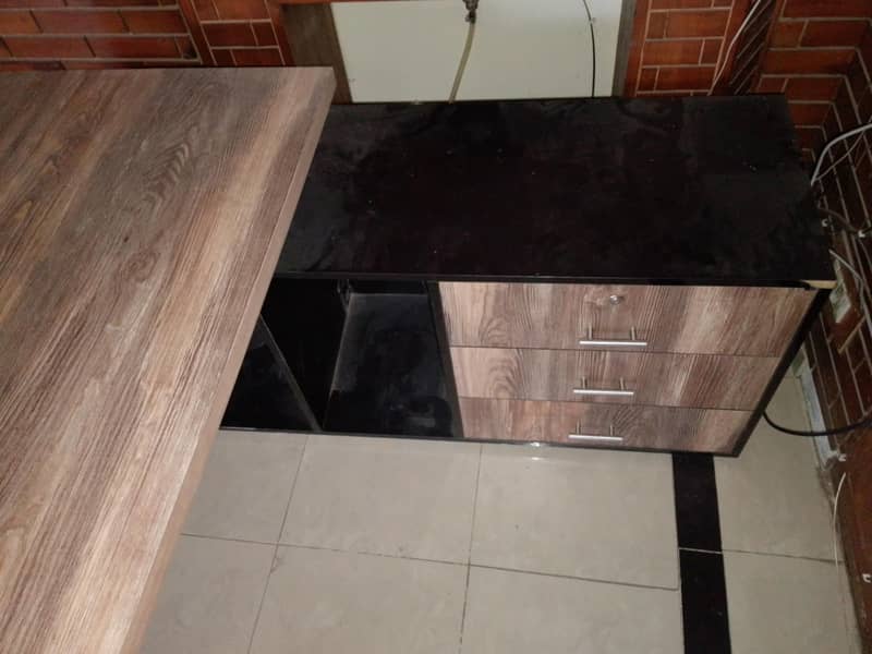 Executive table imported high quality 2