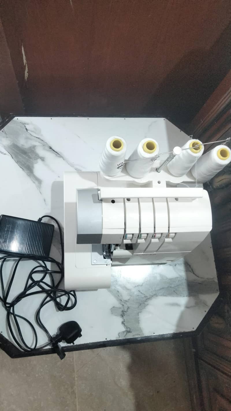 Singer Overlocker machine 14SH754 3