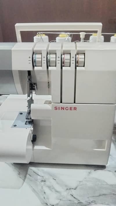 Singer sewing machine 14SH754