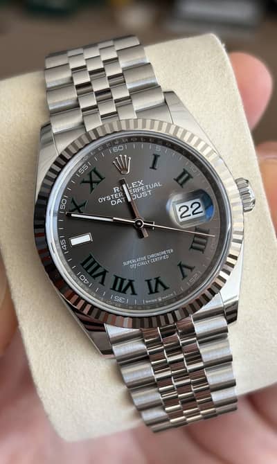 WATCH BUYER / Rolex Datejust Omega Speedmaster Cartier Santos Chopard