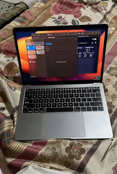 MacBook pro 2017 13inch 16 gb ram 512 gb ssd