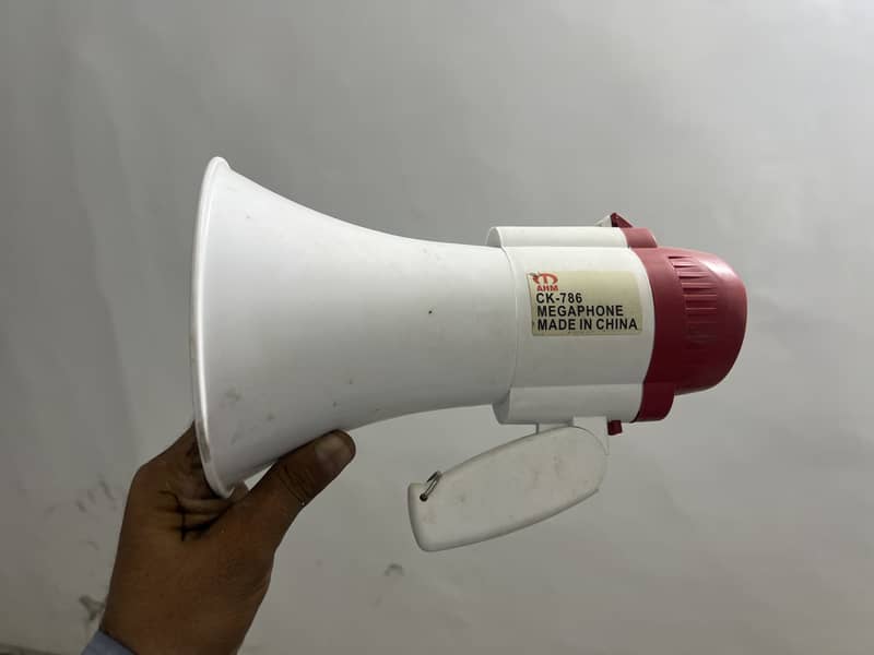 Mic speaker 1