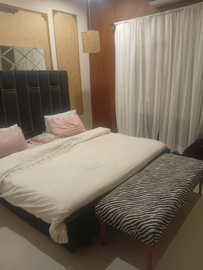 king size bed, 2