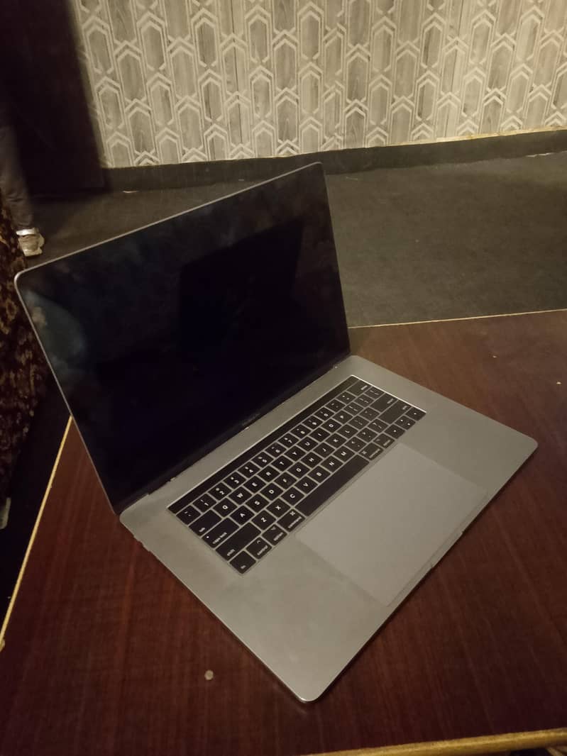 MacBook pro 2017 0
