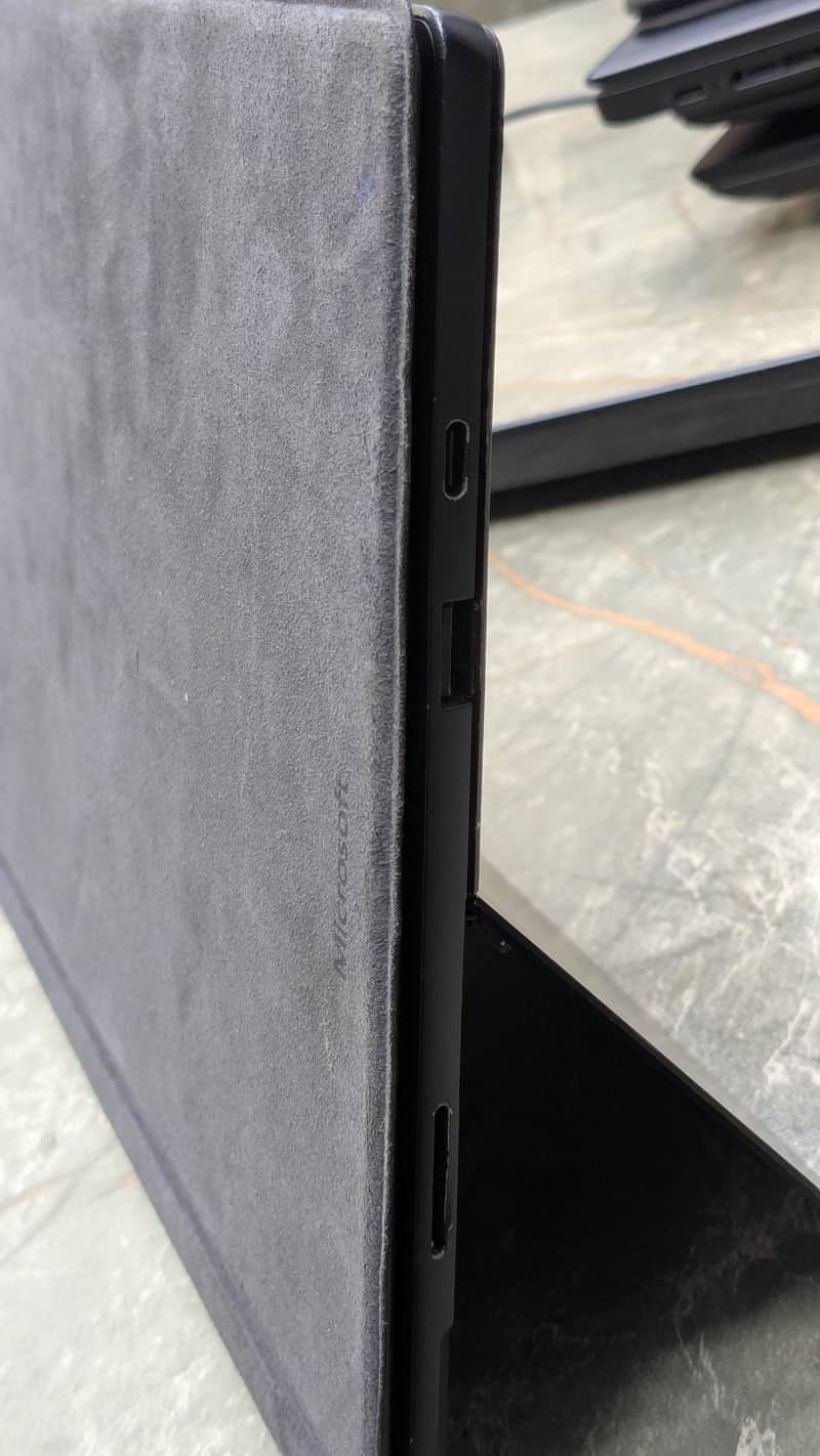 Microsoft Surface Pro 7+ 2