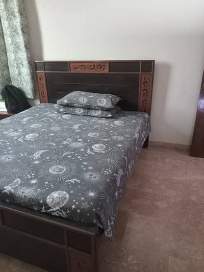 Queen Bed+Mattress+Dressing Table