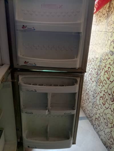 Pel refregerator invertor compressor