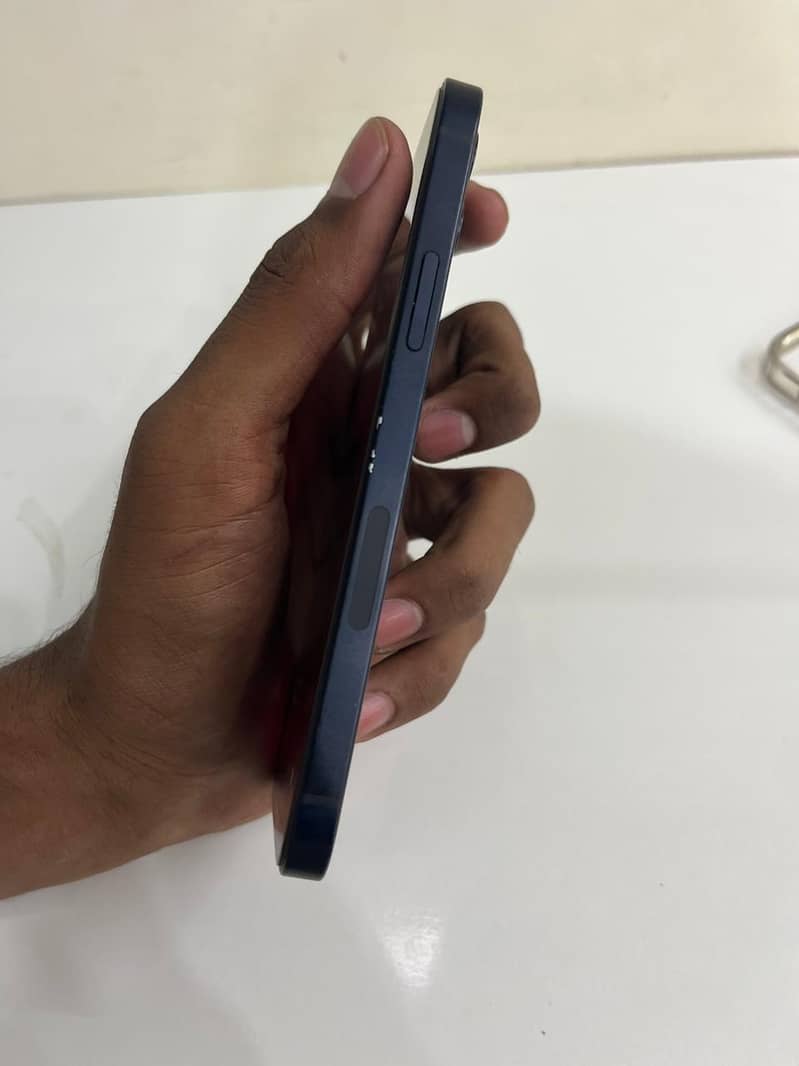 Iphon-12 4
