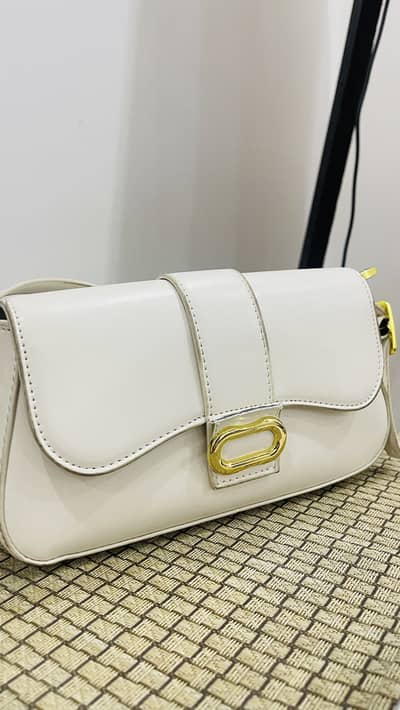 White shoulder bag