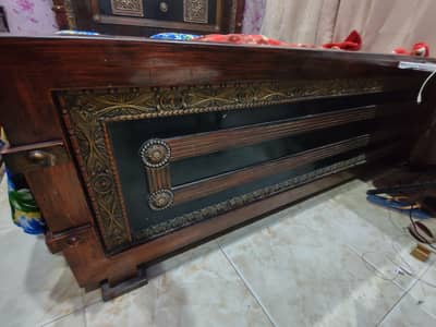 king  bed + 2 side tables + dresser