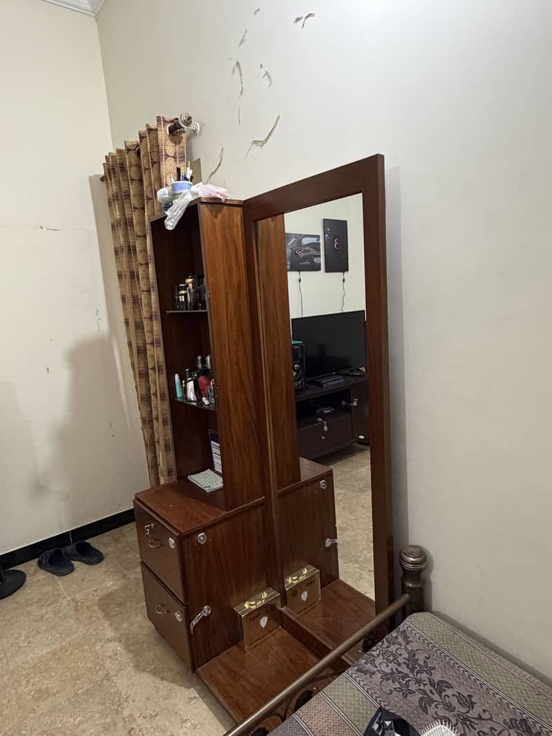Dressing table 0
