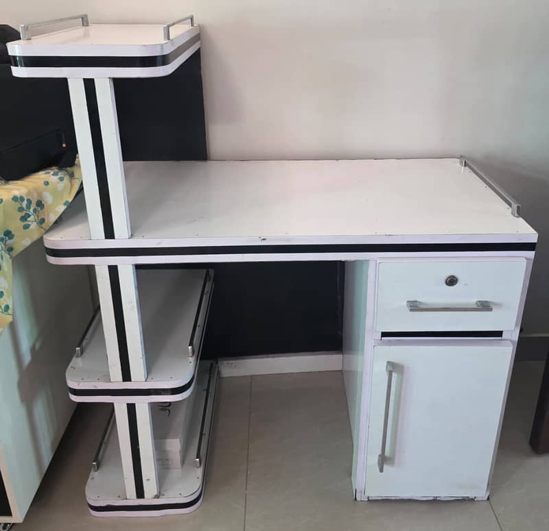 Bed Sets / Chairs / Center Table / Study Table / Mirror / Trolley 4