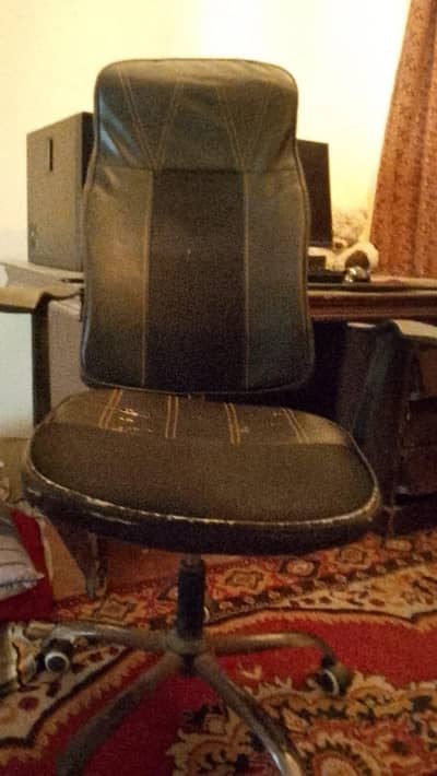 computer chair in good condition