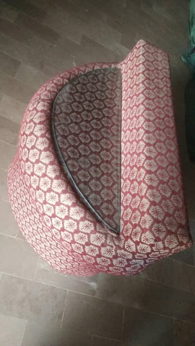 urgent sale 6 seats sofa set , 1 D shape , 1 table