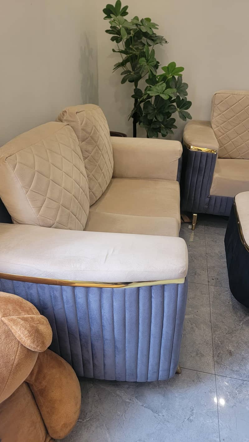 New Sofa Set Complete with Centre Table 2