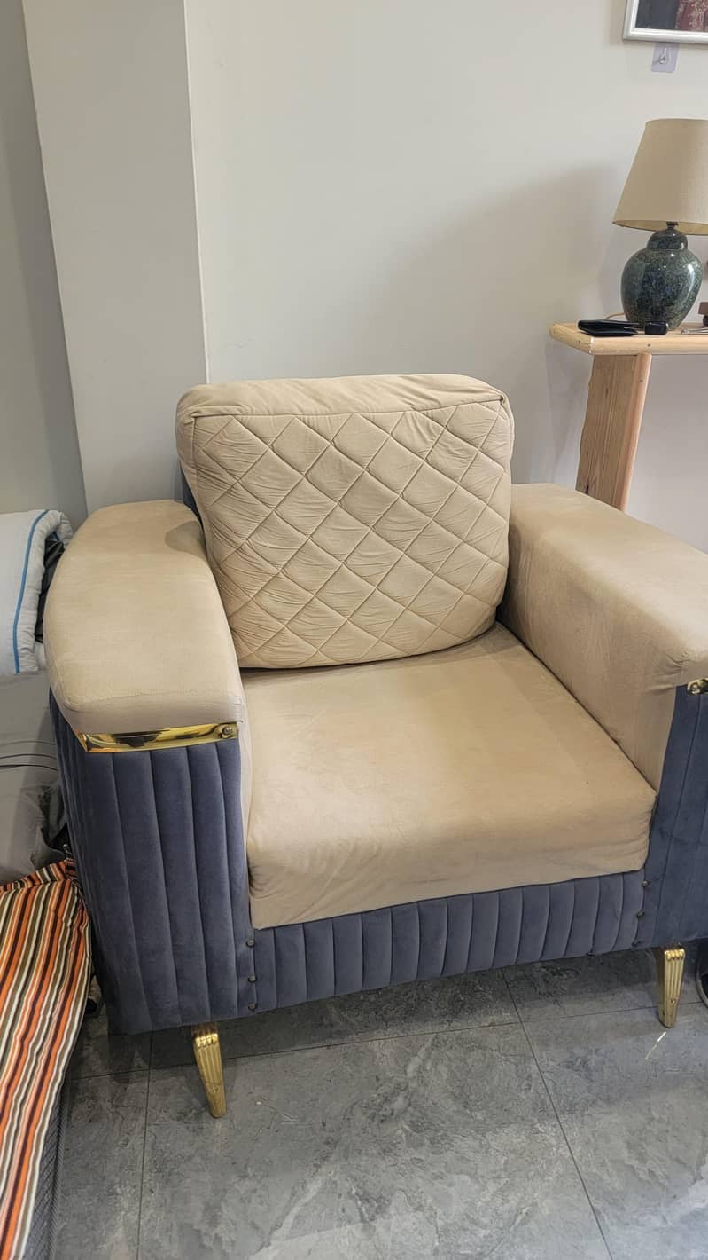 New Sofa Set Complete with Centre Table 4