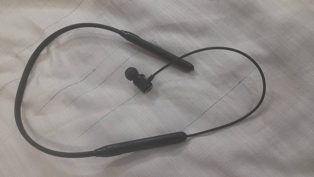 neck bluetooth 0