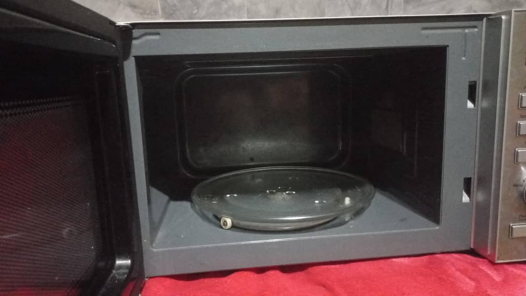 microwave oven 3