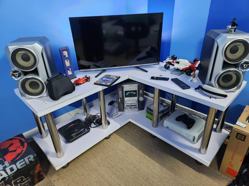 White L-shaped console table 0