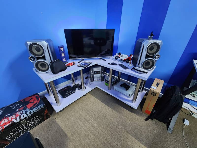 White L-shaped console table 1