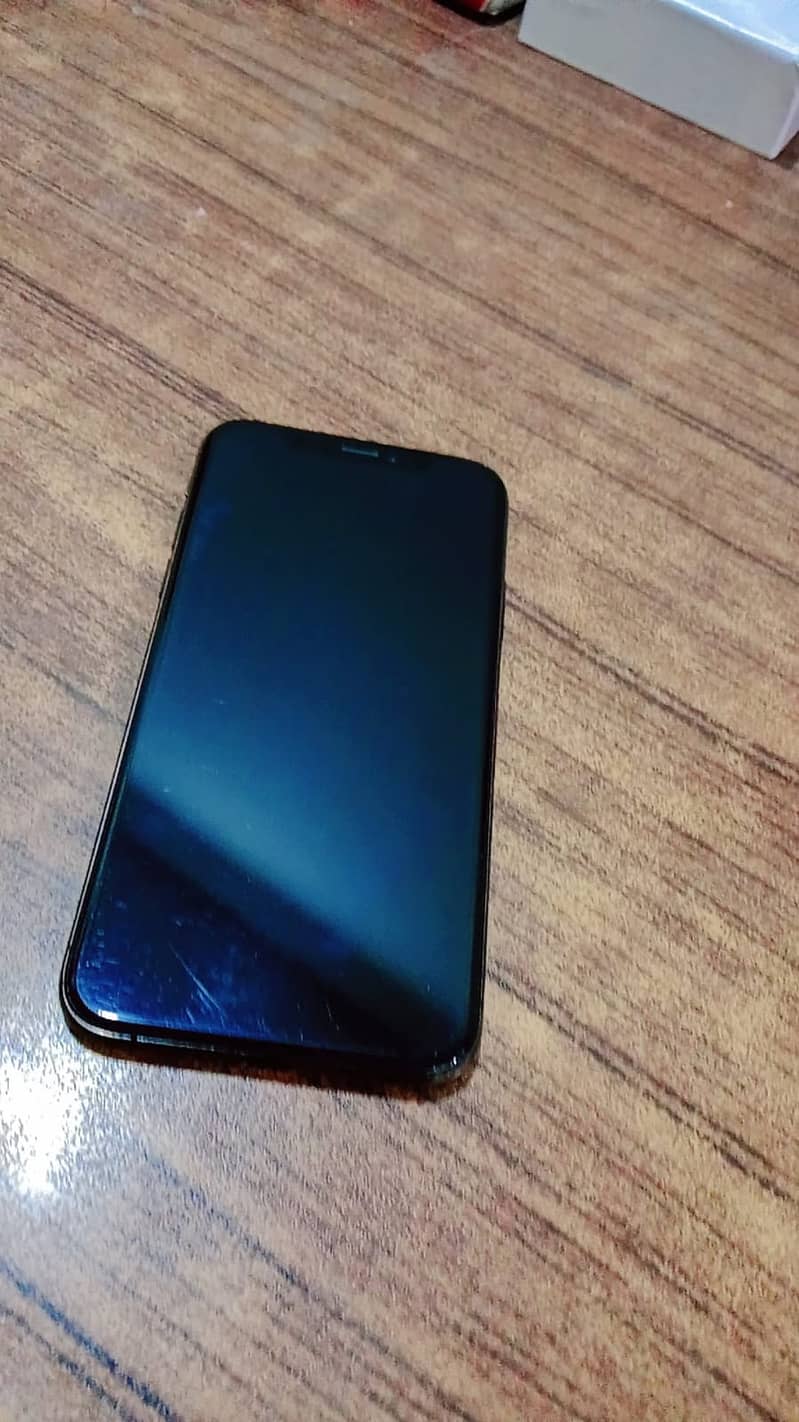 Apple iPhone XS 4