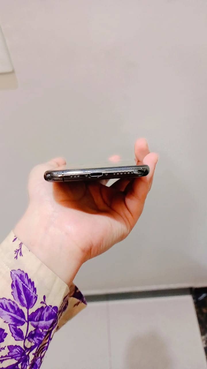 Apple iPhone XS 5