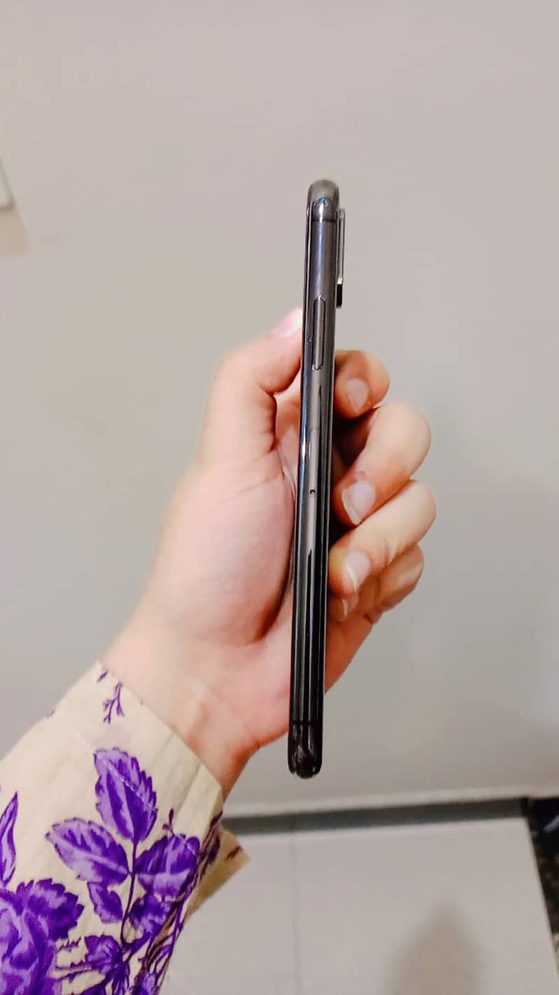 Apple iPhone XS 7