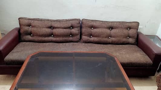 4 sester sofa with . . Table fr sale Good.   Condition.