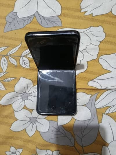 Samsung Z Flip 4 128GB USA Spectrum Panel Crack Non PTA SM-F721U