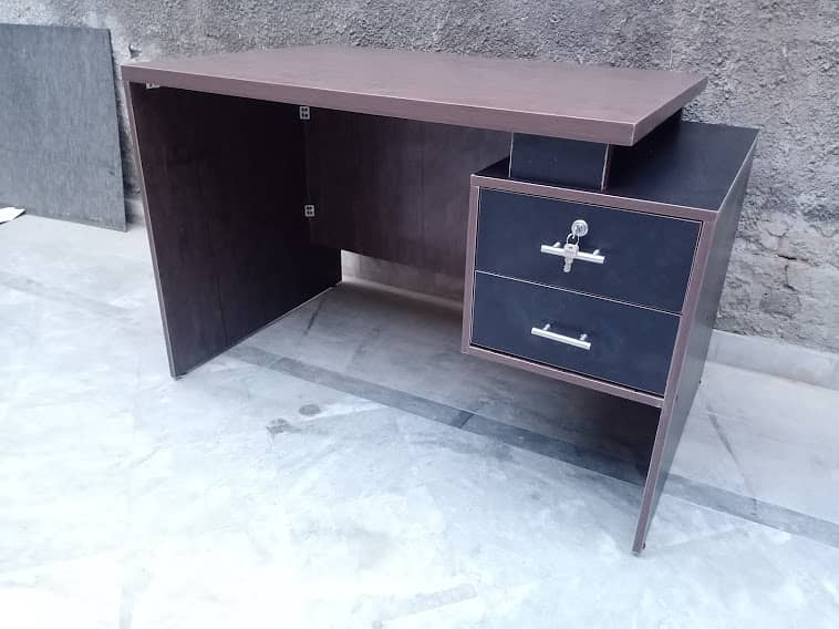 Executive Table/Manager Table/Workstations/Chairs 7