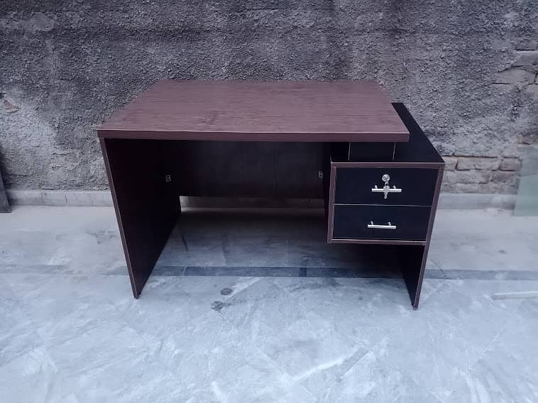 Executive Table/Manager Table/Workstations/Chairs 8