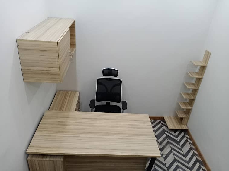 Executive Table/Manager Table/Workstations/Chairs 11