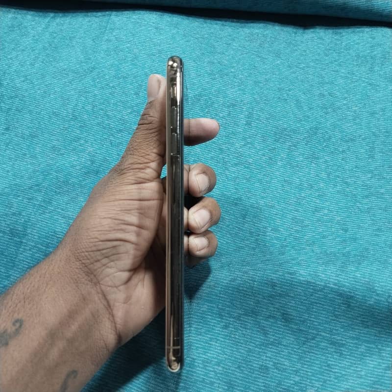 iPhone XS Max 7